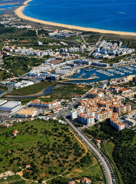 Terreno para Venda em Lagos (São Sebastião e Santa Maria)