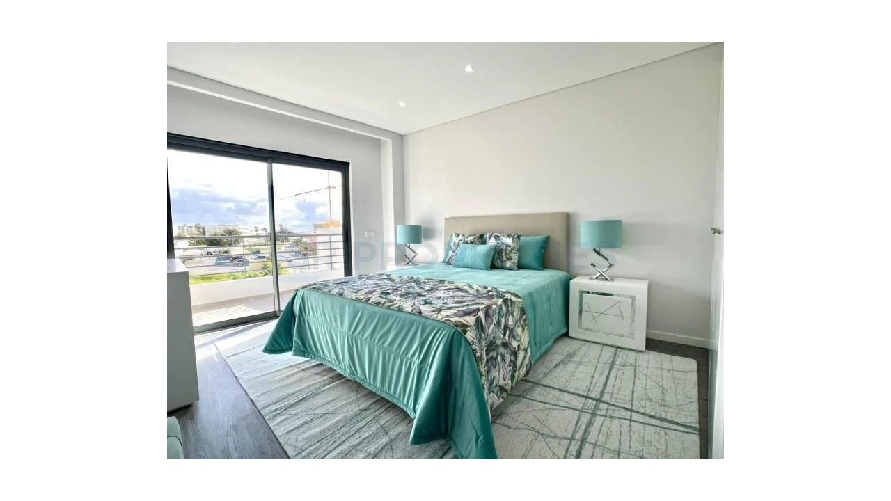 Apartamento T3 para Venda em Olhão Foto 11