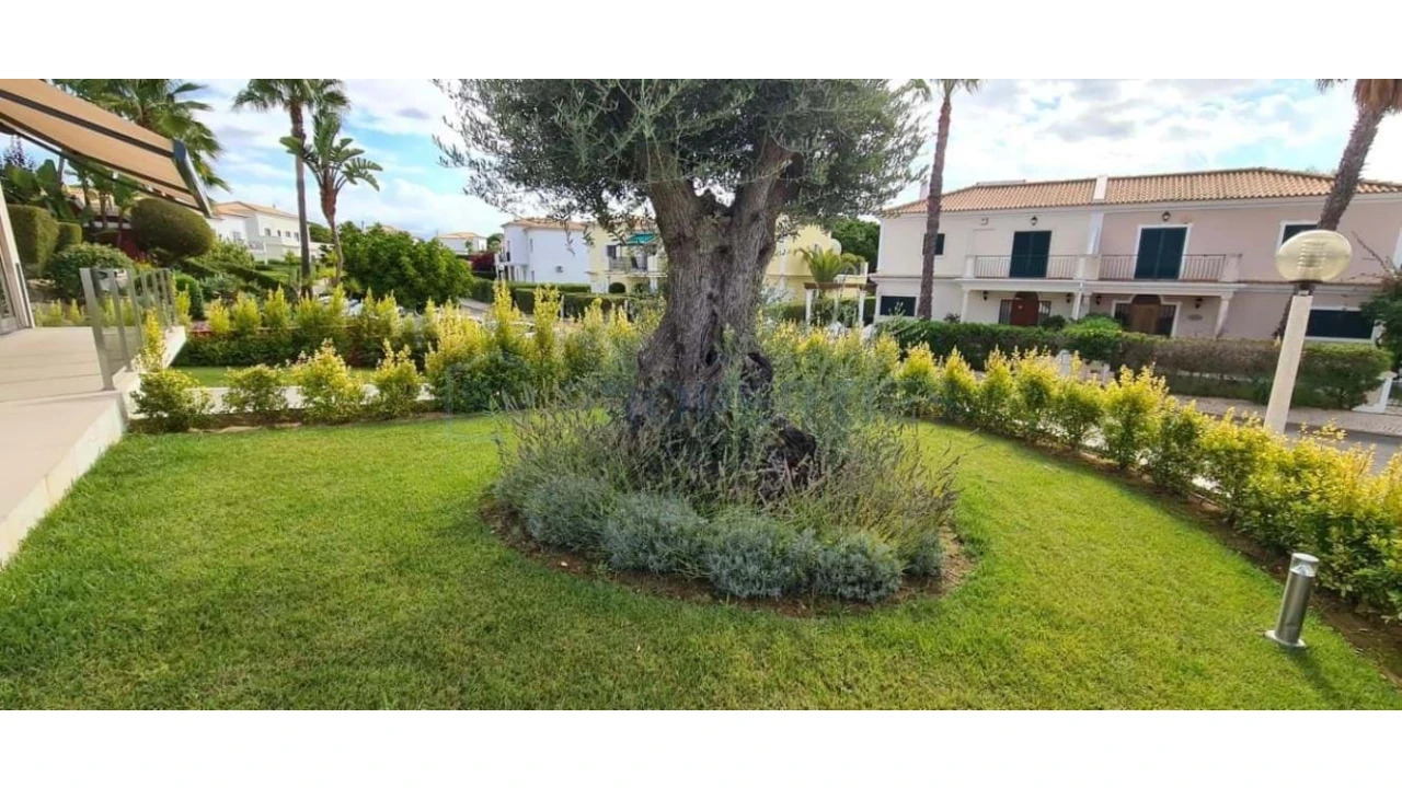 Moradia T4 para Venda em Almancil Foto 35