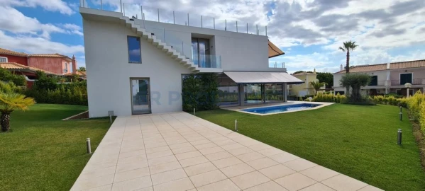 Moradia T4 para Venda em Almancil