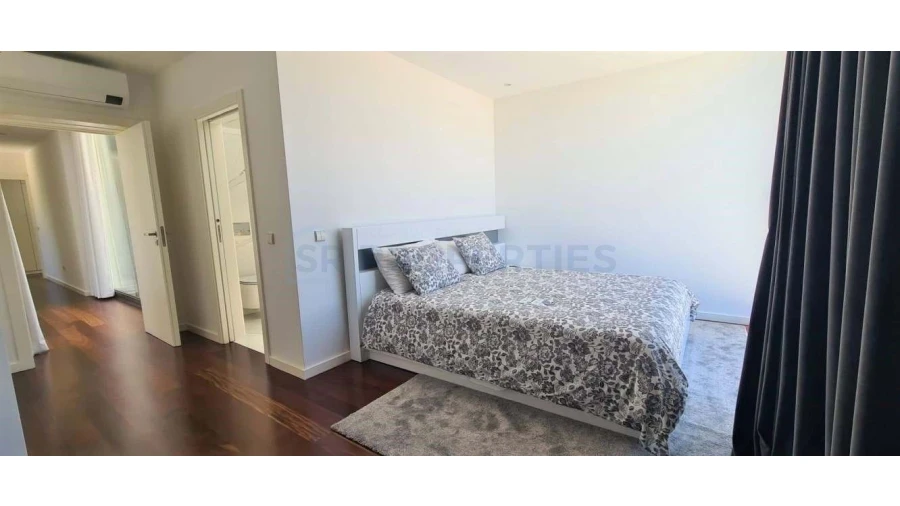 Moradia T4 para Venda em Almancil Foto 14