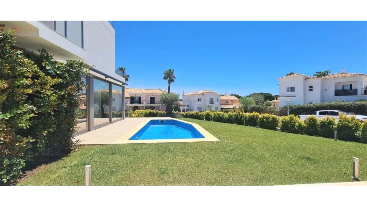 Moradia T4 para Venda em Almancil Foto 24