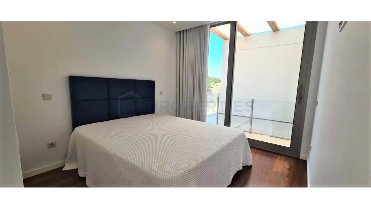 Moradia T4 para Venda em Almancil Foto 16