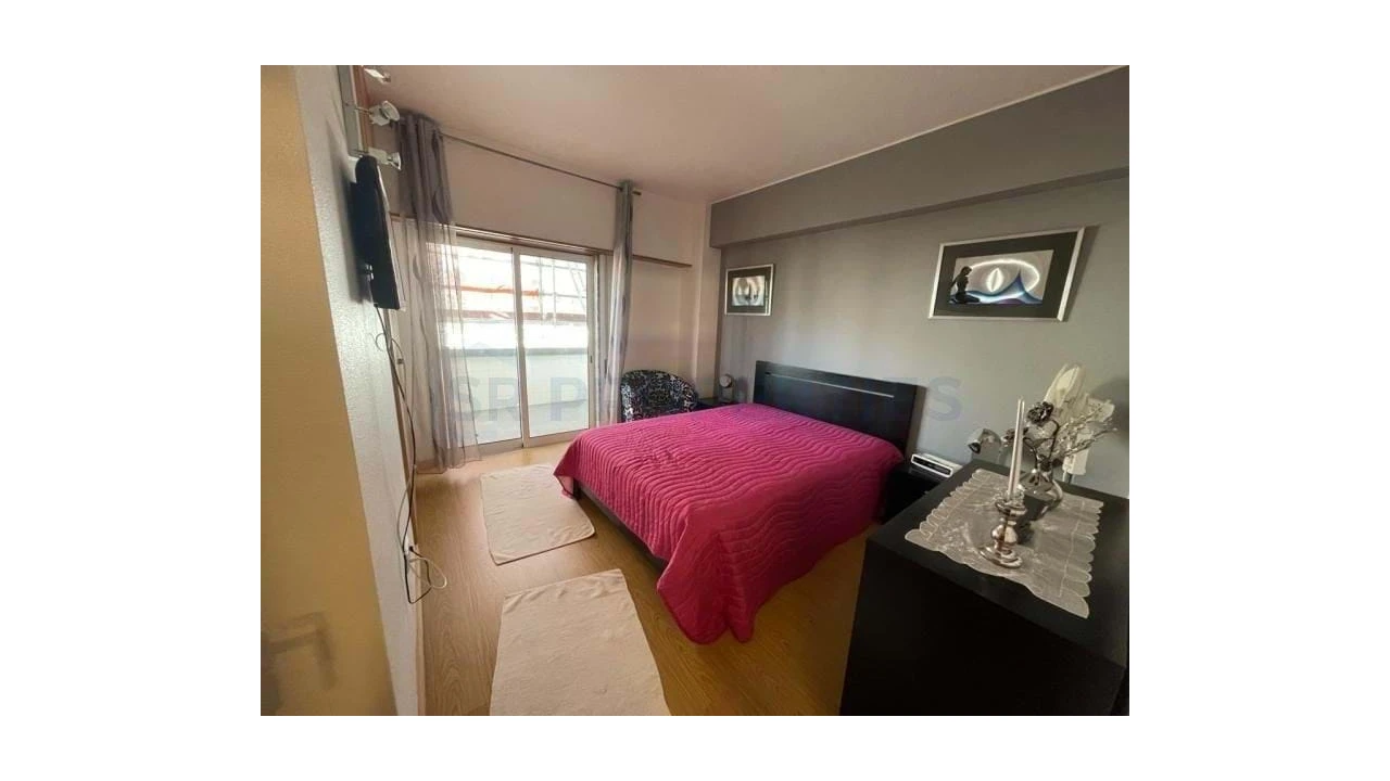 Apartamento T2 para Venda em Quarteira Foto 5