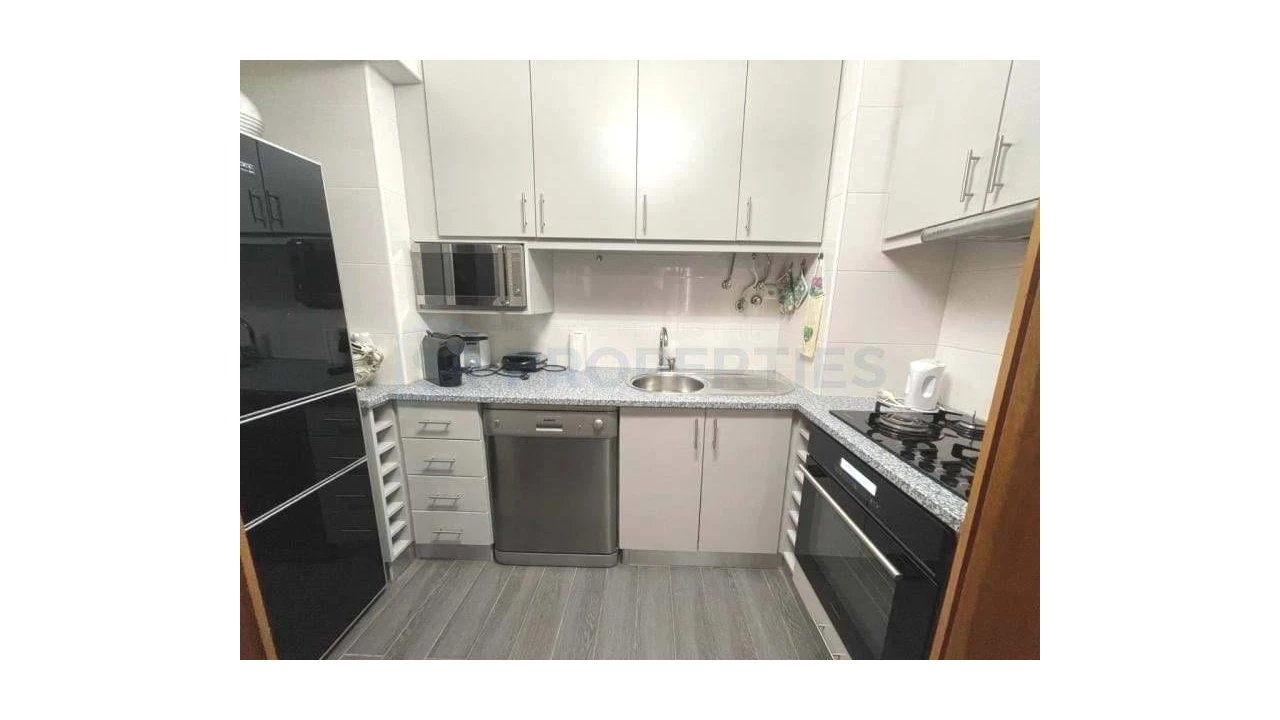 Apartamento T2 para Venda em Quarteira Foto 3