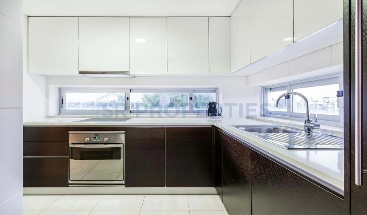 Apartamento T2 para Venda em Quarteira Foto 4