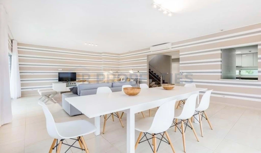 Apartamento T2 para Venda em Quarteira Foto 3