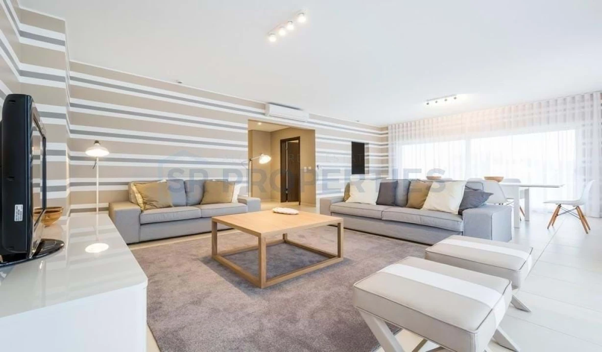 Apartamento T2 para Venda em Quarteira Foto 8