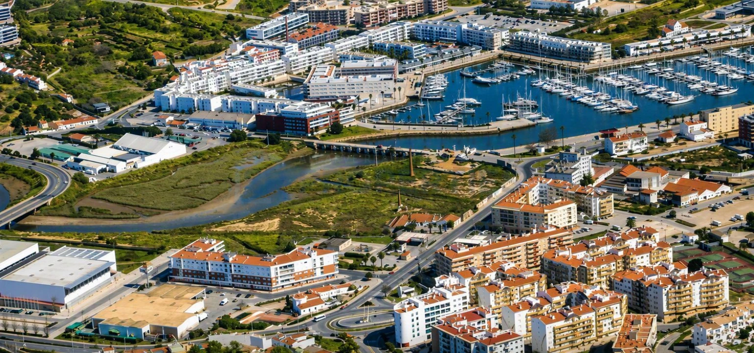Terreno para Venda em Lagos (São Sebastião e Santa Maria) Foto 1