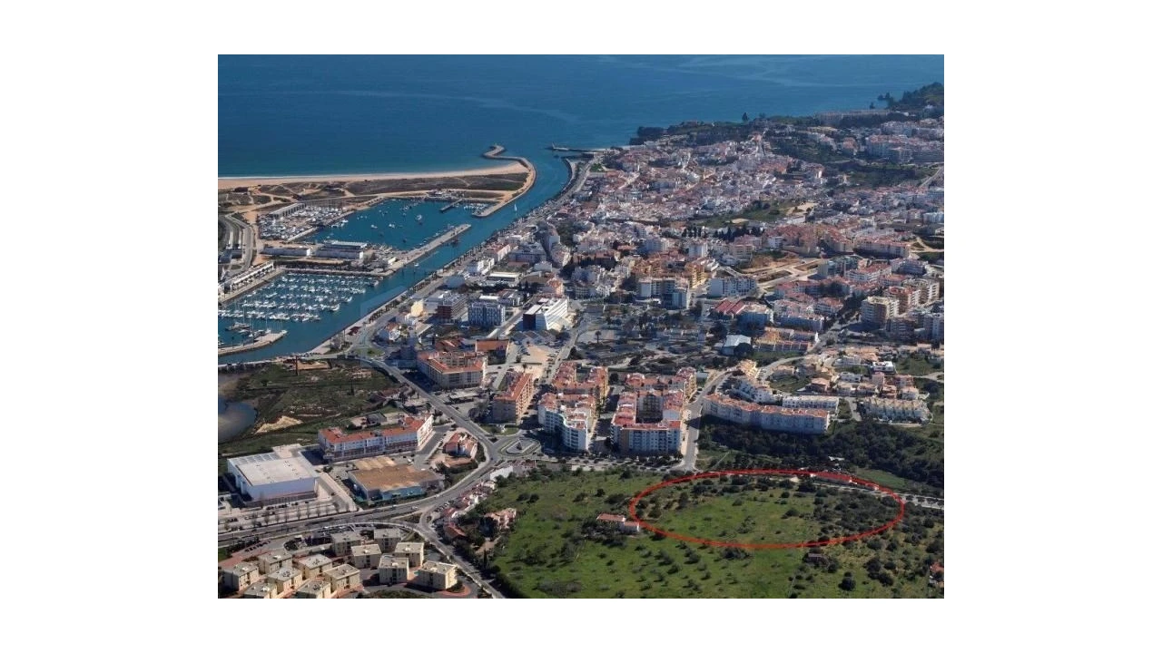 Terreno para Venda em Lagos (São Sebastião e Santa Maria) Foto 2