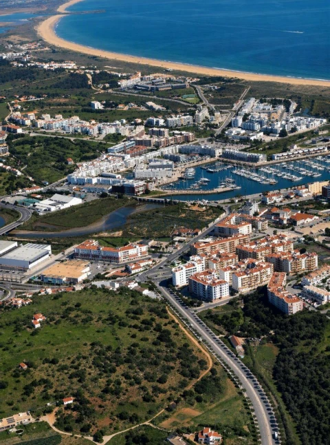 Terreno para Venda em Lagos (São Sebastião e Santa Maria)