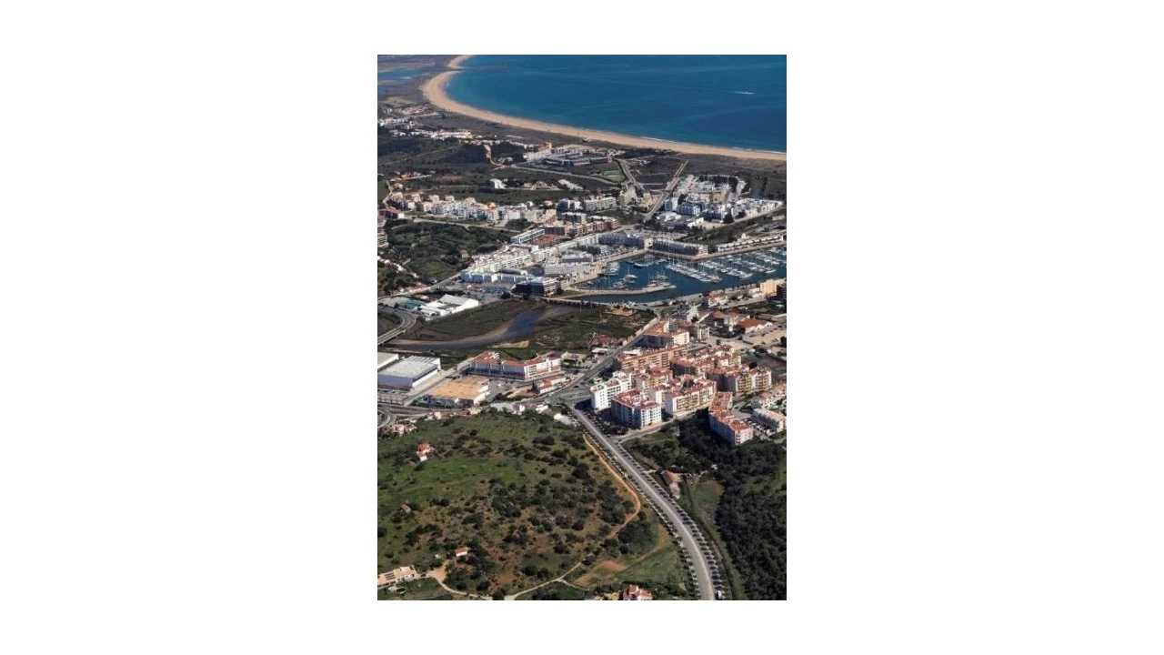 Terreno para Venda em Lagos (São Sebastião e Santa Maria) Foto 1