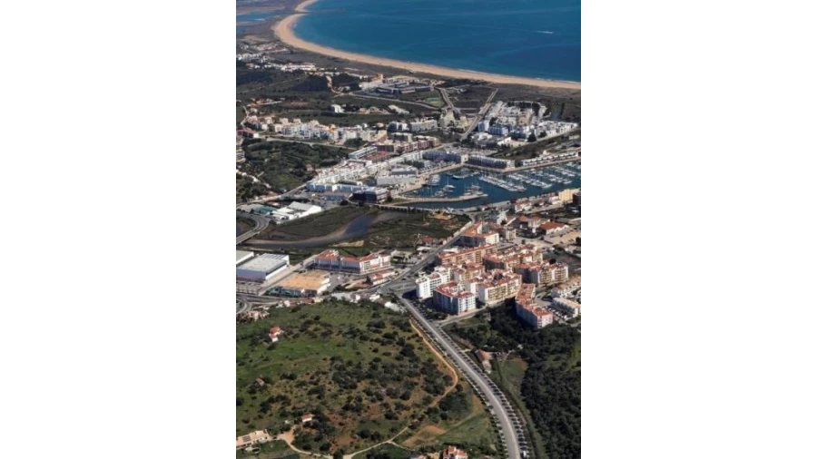 Terreno para Venda em Lagos (São Sebastião e Santa Maria) Foto 1
