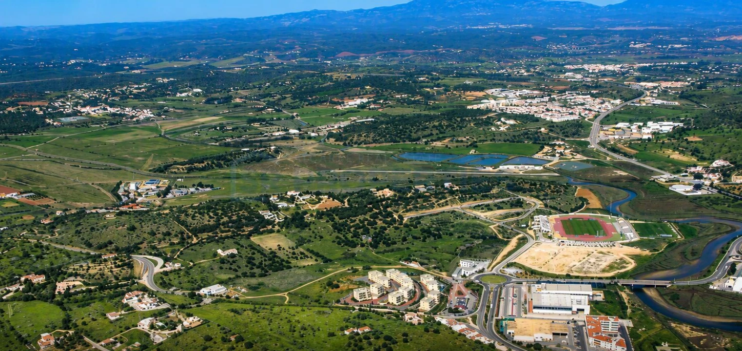 Terreno para Venda em Lagos (São Sebastião e Santa Maria) Foto 1