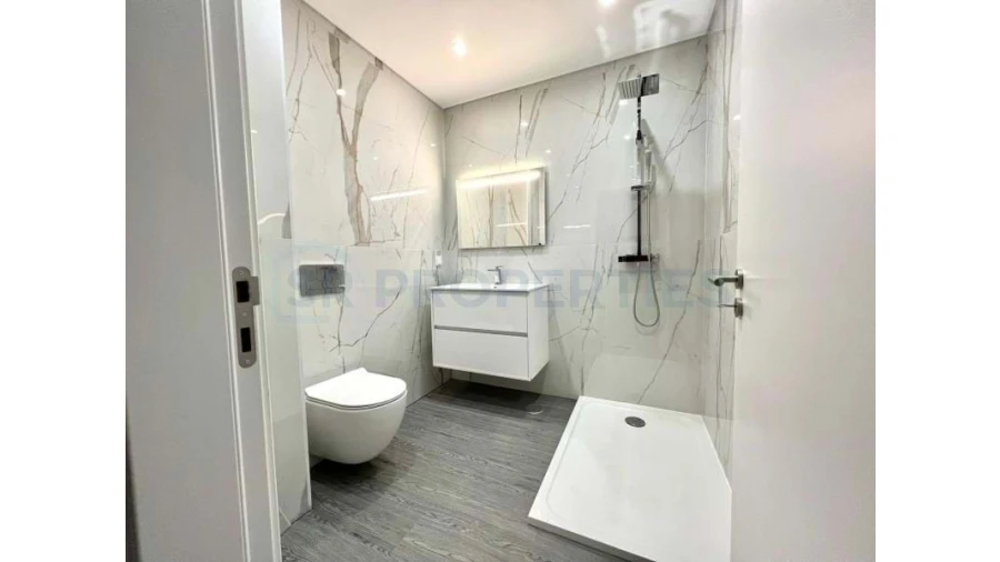 Apartamento T4 para Venda em Olhão Foto 25