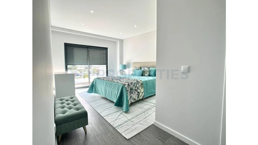 Apartamento T4 para Venda em Olhão Foto 9