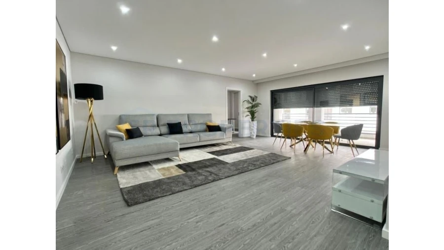 Apartamento T4 para Venda em Olhão Foto 2