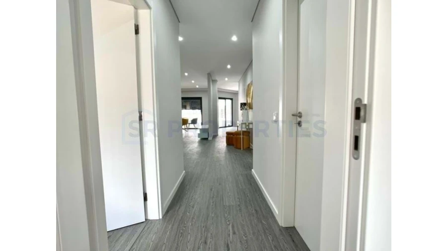 Apartamento T4 para Venda em Olhão Foto 16