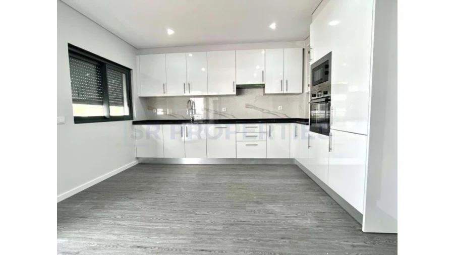 Apartamento T4 para Venda em Olhão Foto 21