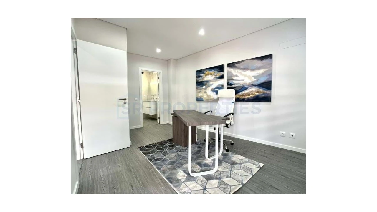 Apartamento T4 para Venda em Olhão Foto 29