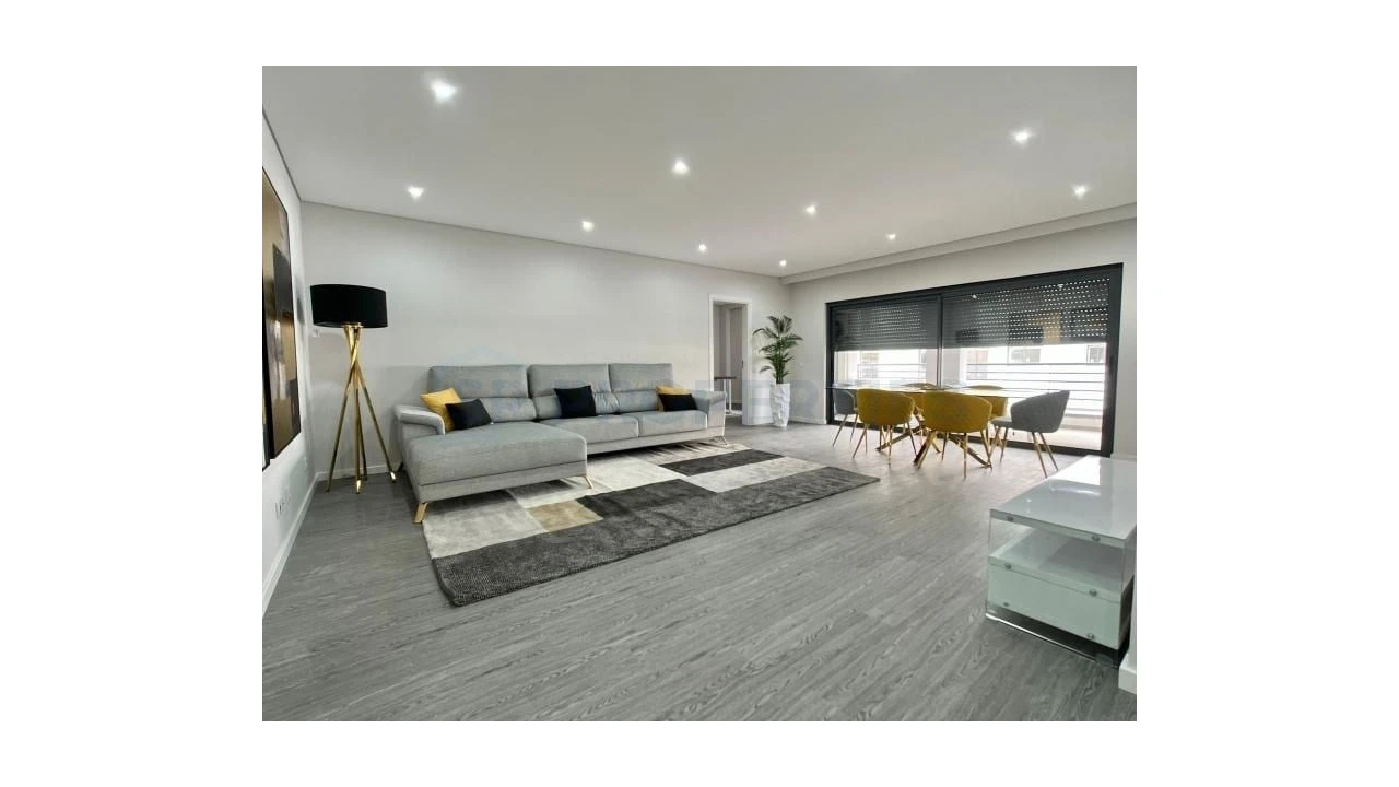 Apartamento T3 para Venda em Olhão Foto 2