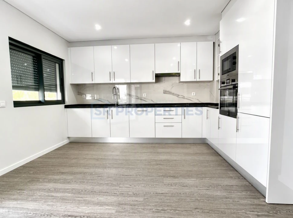 Apartamento T3 para Venda em Olhão Foto 4