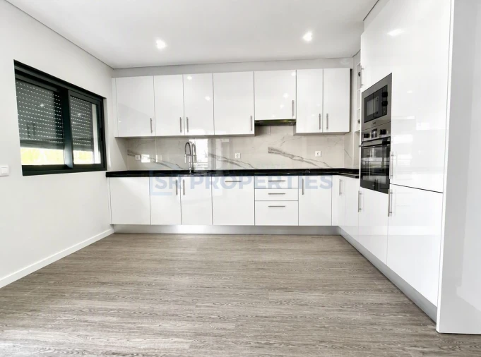 Apartamento T3 para Venda em Olhão Foto 4