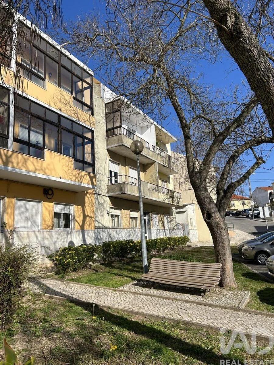 Prédio para Venda em Pontinha e Famões Foto 4