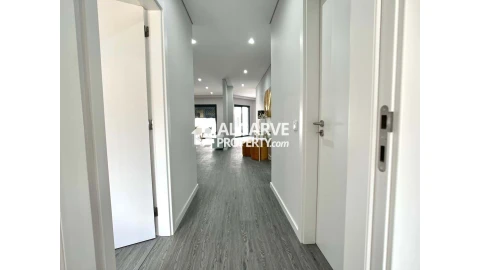 Apartamento T3 para Venda em Quelfes