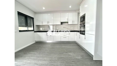Apartamento T3 para Venda em Quelfes