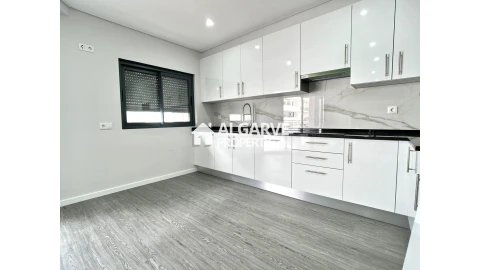 Apartamento T3 para Venda em Quelfes