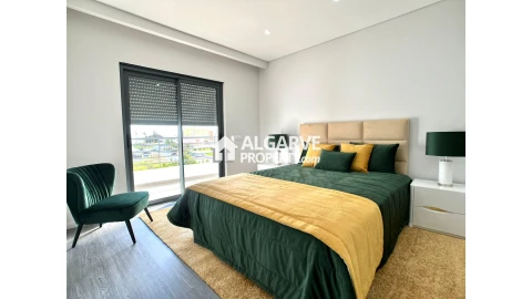 Apartamento T3 para Venda em Quelfes