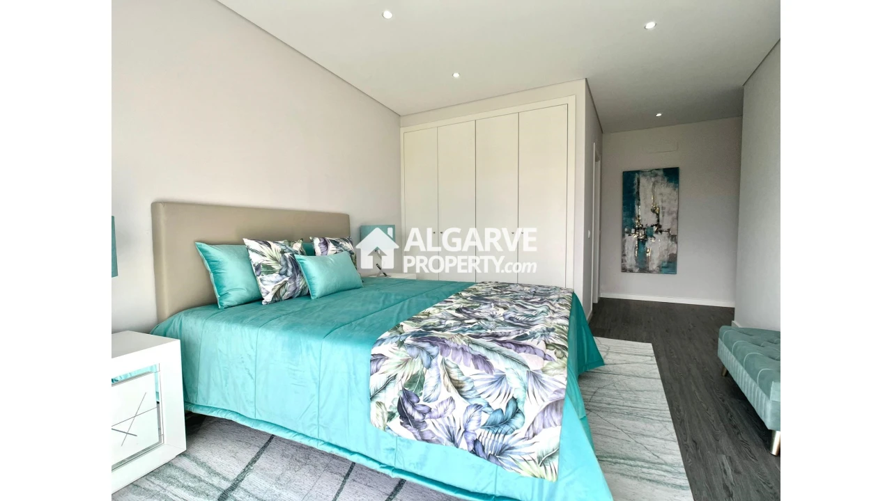 Apartamento T3 para Venda em Quelfes Foto 31