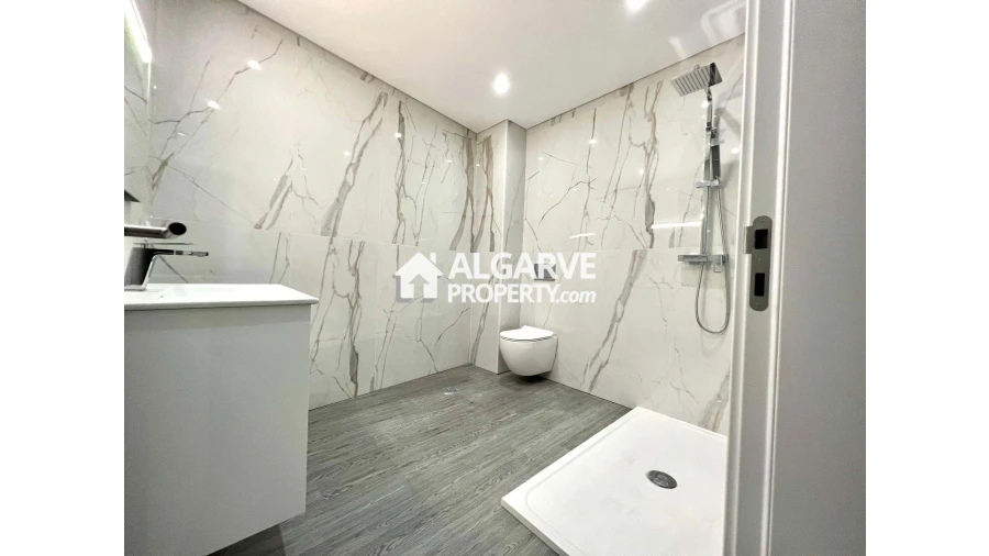Apartamento T3 para Venda em Quelfes Foto 33