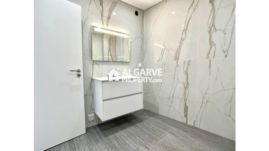 Apartamento T3 para Venda em Quelfes Foto 16