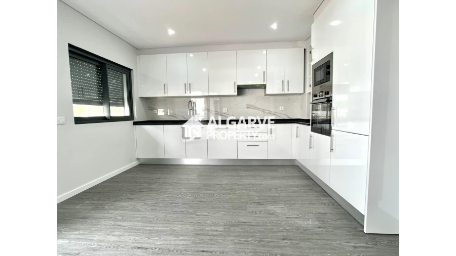 Apartamento T3 para Venda em Quelfes Foto 2