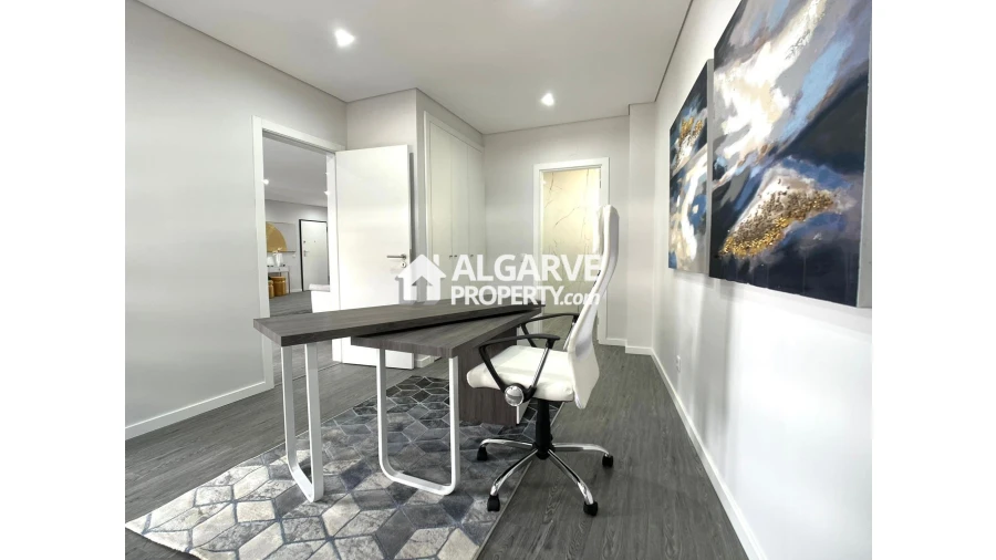 Apartamento T3 para Venda em Quelfes Foto 4