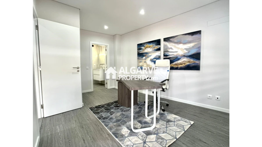 Apartamento T3 para Venda em Quelfes Foto 37