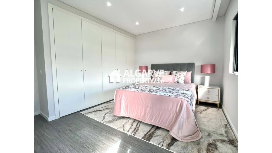 Apartamento T3 para Venda em Quelfes Foto 23