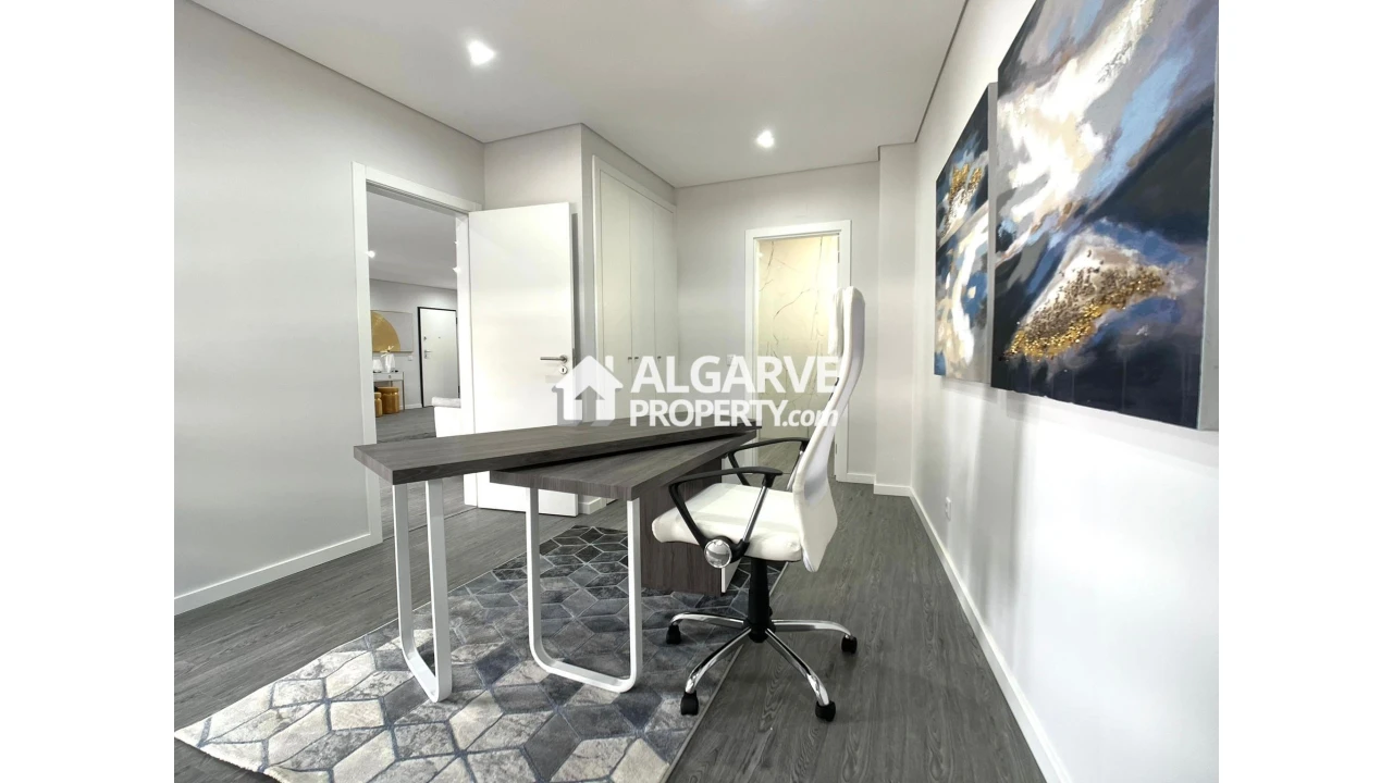 Apartamento T3 para Venda em Quelfes Foto 4