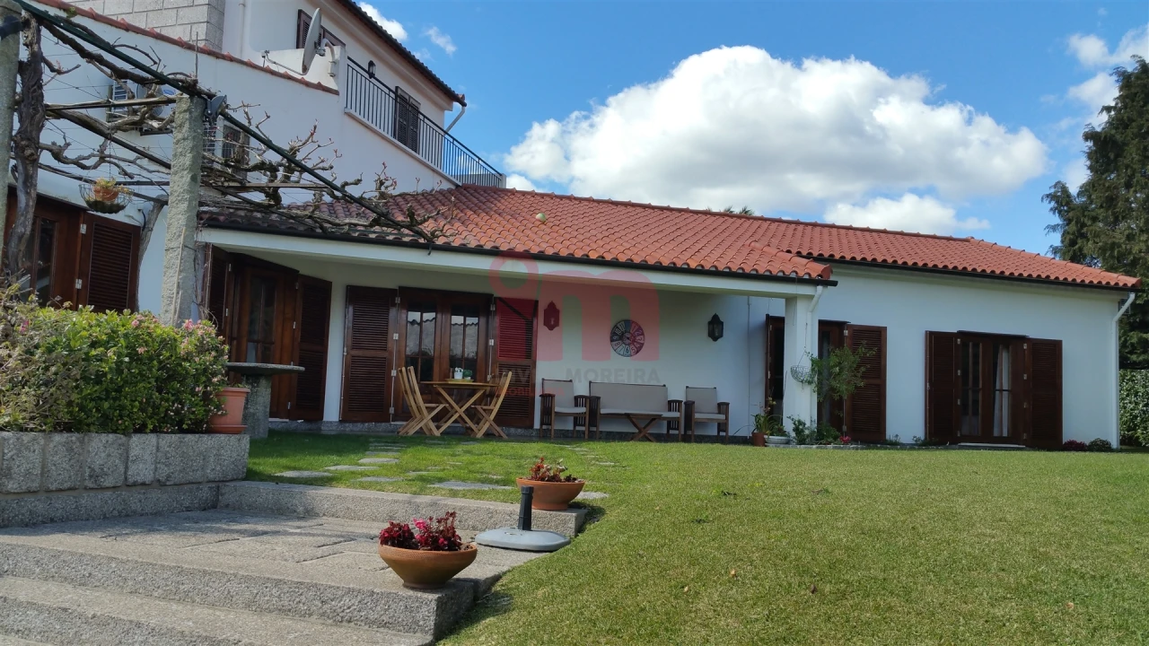 Moradia T5 para Venda em Caldas de Vizela (São Miguel e São João) Foto 4