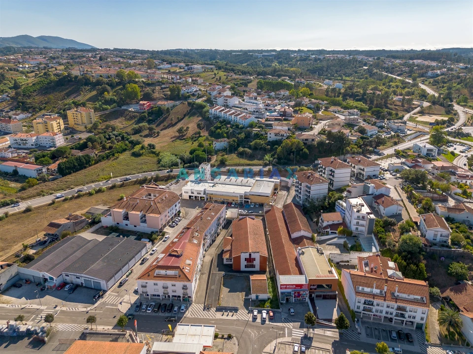Armazém para Venda em Batalha Foto 47