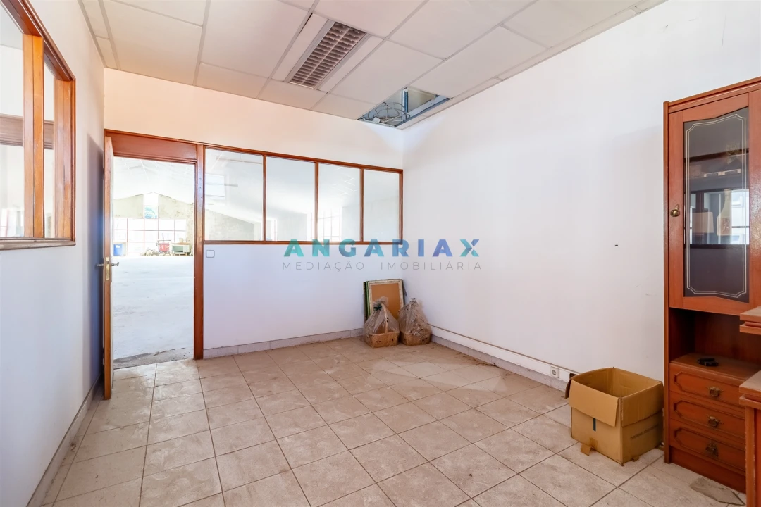 Armazém para Venda em Batalha Foto 7