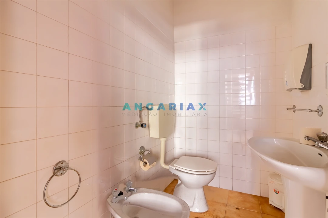 Armazém para Venda em Batalha Foto 32