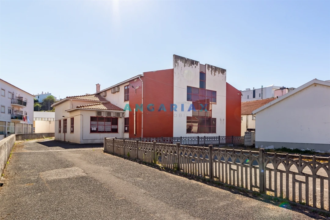 Armazém para Venda em Batalha Foto 2