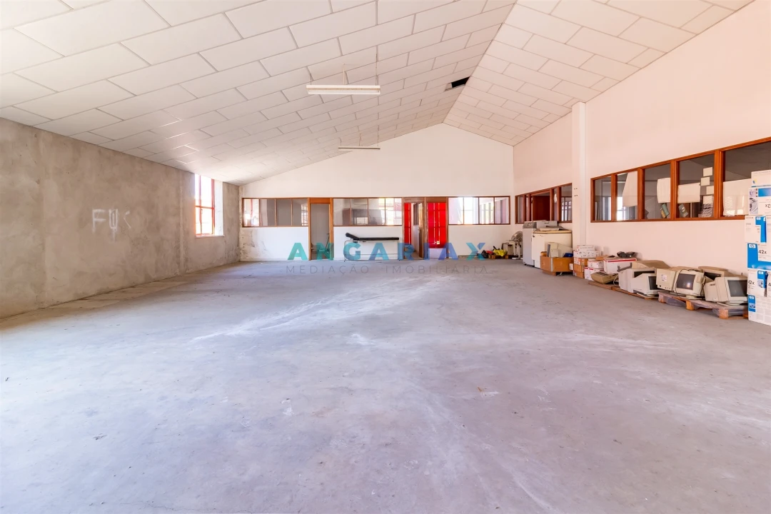 Armazém para Venda em Batalha Foto 21
