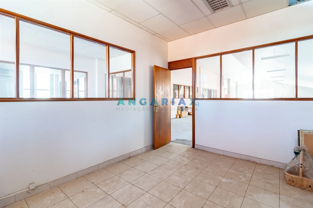 Armazém para Venda em Batalha Foto 8