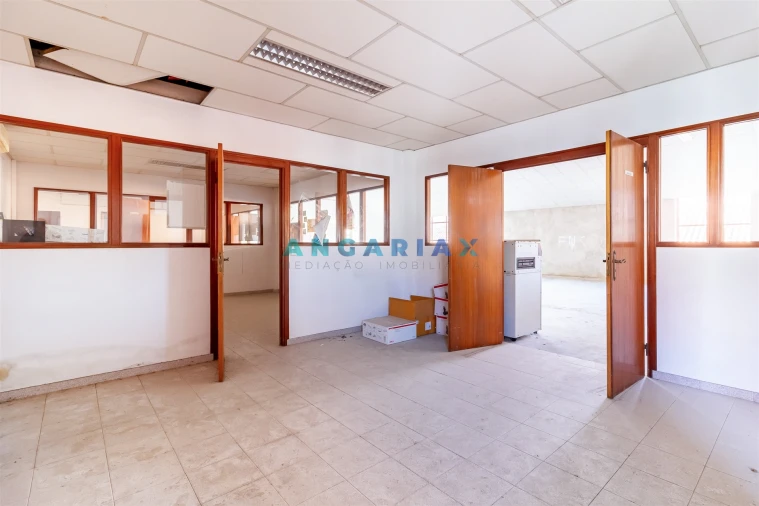 Armazém para Venda em Batalha Foto 10