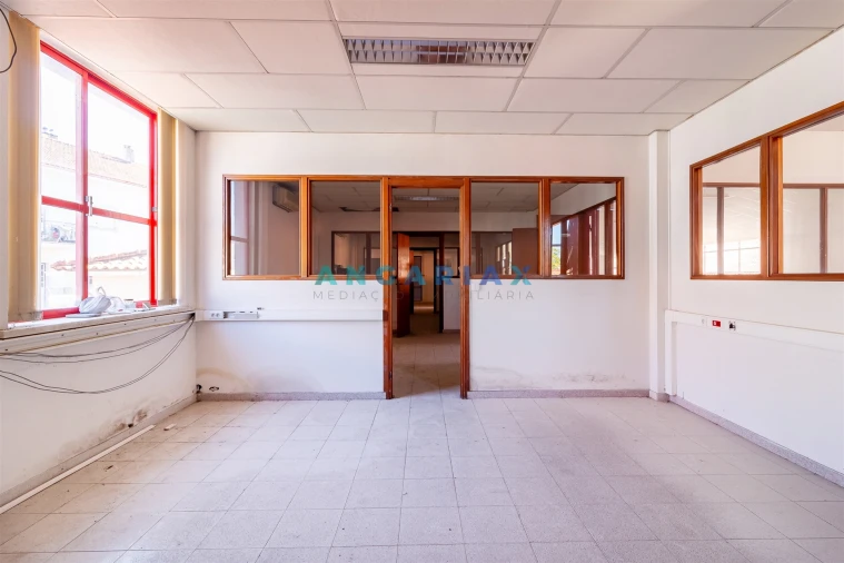 Armazém para Venda em Batalha Foto 14