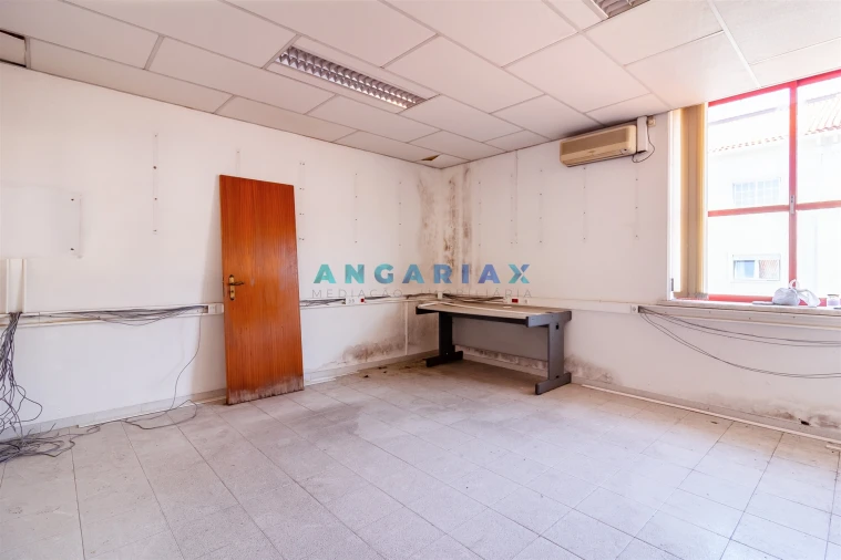 Armazém para Venda em Batalha Foto 13